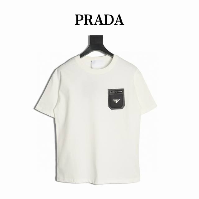 prada 普拉达 25Ss 真皮黑口袋短袖T恤 采用进口田岛绣花机制作 辅料均开磨定制 正确配置 黑色2025普拉达正品包装 200克定制定染爽滑珠地 版型大