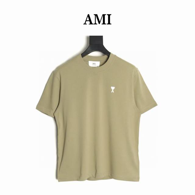 ami Paris 25Ss 小白心刺绣短袖T恤 面料采用 240G双纱纯棉 简约清新百搭经典~神T 简约又高级的设计！非常提升气质。胸口Logo进口机压花工艺