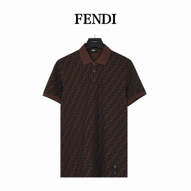 fendi 芬迪 双F满印短袖Polo衫 经典爆款系列，胸口工艺刺绣Logo图案，整体高级简单大方，面料有韧性、不起球、不易变形和缩水。有较好的透气性和吸湿效果