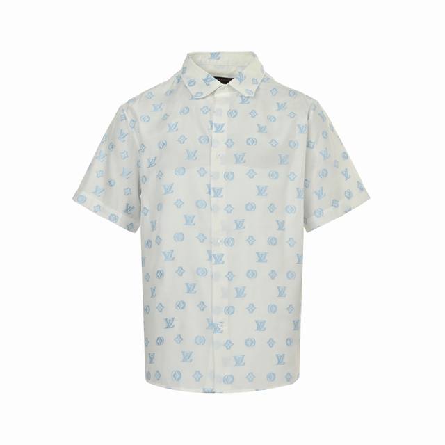 louis Vuitton 路易威登 25Ss 提花满印老花短袖衬衫 春夏新款棉质短袖衬衫为夏日职场装束吹袭清爽气息。Dna 方领展露摩登锋芒，Monogram