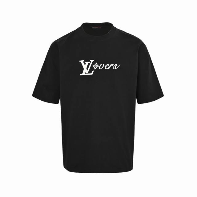 louis Vuitton 路易威登 25Ss 硅胶菲董字母Logo短袖 面料采用定制240G 26支特滑双股精棉平纹高密无尘全棉布料。前幅高密度加厚，走线平整