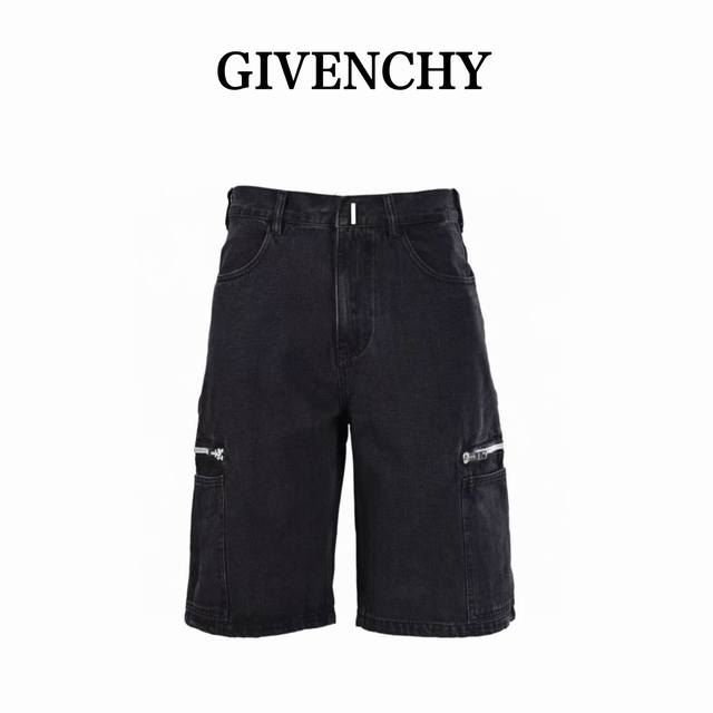 givenchy纪梵希Gvc 牛仔工装短裤 面料采用21安牛仔料 成衣后经过套色染蓝成裤颜色偏蓝色。定制Ykk拉链，定制裤头原版皮牌 皮牌四周经过油边，定制品牌
