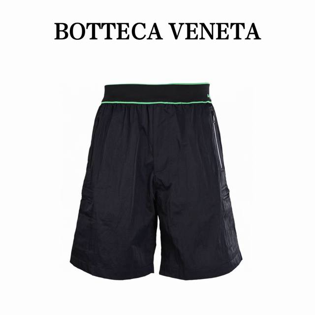 bottega Veneta葆蝶家Bv 绿线织带梭织短裤 原版1 W国外购入开发，定织高密度100％锦纶梭织布，并做涂层做手感，市场并无此款现货，定染蓝光黑，腰