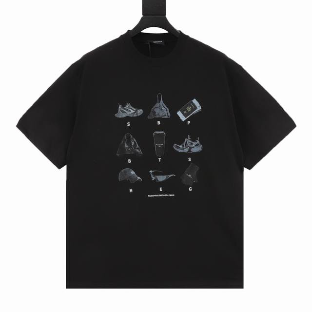 balenciaga 巴黎世家 25Ss 经典单品图案印花短袖T恤 纯棉260克重洗水面料，柔软亲肤细腻。 胸前采用巴黎经典单品作为素材，数码印花工艺 做工细致