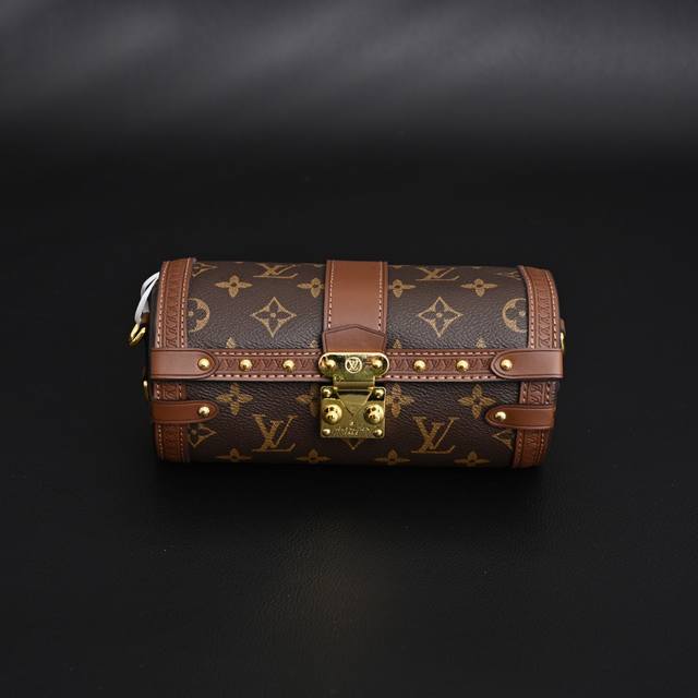 louis Vuitton Lv 巴比龙斜挎包M57835 #原单高品质 一眼惊艳，上身太好看啦！复古风满满 超级百搭又A又酷！ Size：20*9* Lv包包