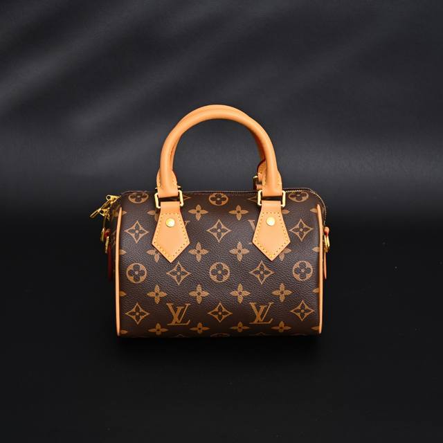 louis Vuitton Lv Speedy 枕头包 迷你 M46234 #原单高品质 Lv Speedy Nano 枕头包这款Retiro 手袋以标志性 经
