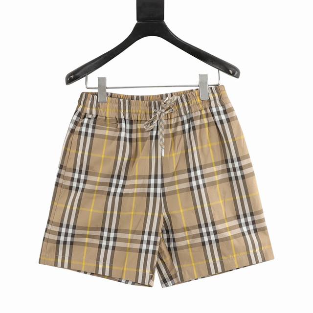 burberry 巴宝莉 新款格纹沙滩短裤 面料原版定制，功能性斜纹面料，成衣百分百定位对条对格，非常耗时废料，密度手感和原版达到一致，松紧腰搭配，轻松调节腰围