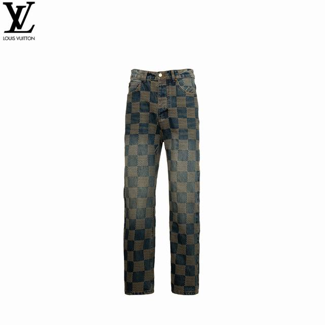 louis Vuitton 路易威登 25Ss棋盘格怀旧牛仔长裤 这款经典牛仔夹克以标志性的3D Damier为特色，其纹理提花和“Marque L.Vuitt
