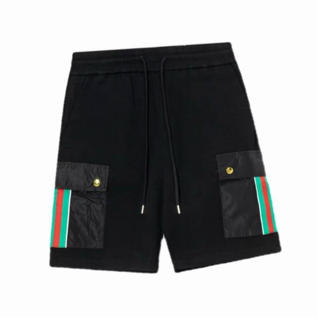 古驰 Gucci 夏季新款 两侧口袋红绿织带拼接休闲短裤 定制面料采用威化布织法，超高端针织工艺版型紧致立体，定制裤绳五金质感强顺滑，上身舒适透气，时尚休闲穿搭