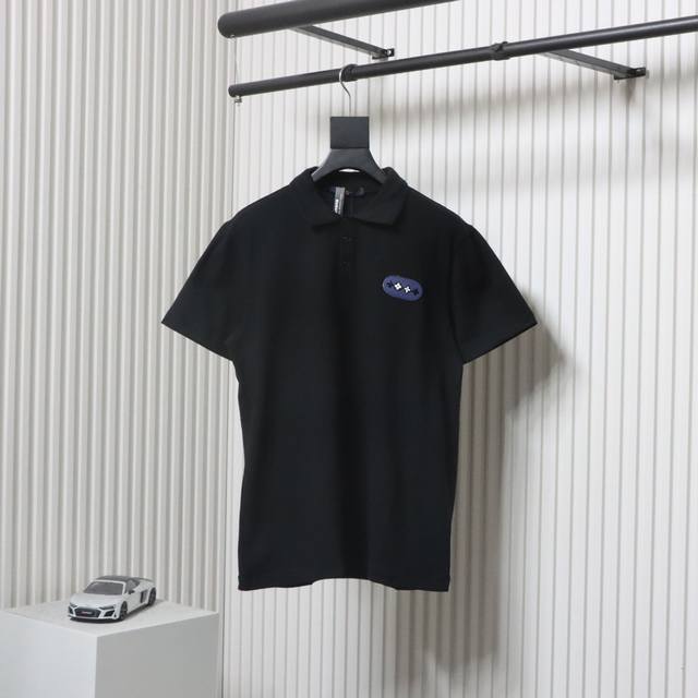 louis Vuitton 路易威登 三花刺绣徽标短袖Polo衫 原版品质，欢迎对比。 选用棉质珠地网眼布打造，衣领为双系统提花定织扁机制成，有弹性，不变形，衣