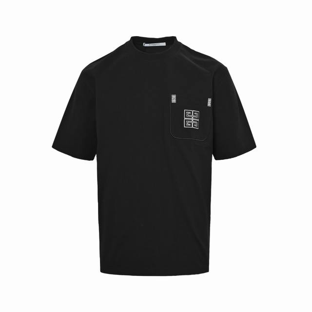 givenchy 纪梵希 25Ss 口袋4G刺绣短袖 分享最好看的纪梵希短袖 最高版本！定制面料300克 %双纱棉！ 辅料：开模原版过鉴定领标 %真丝洗水标。正