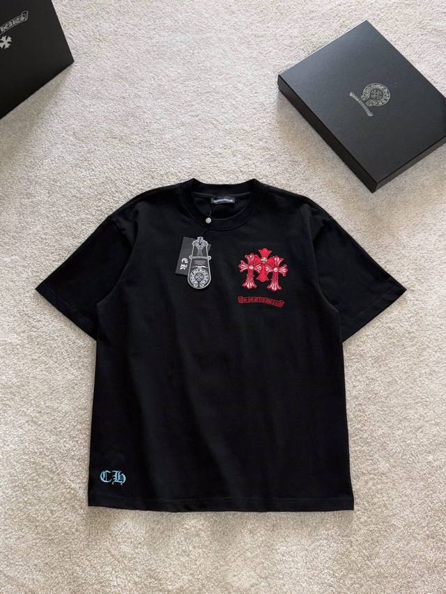 高版本Chrome Hearts克罗心 贴布刺绣马蹄十字短袖！前后贴布设计 梵文重工刺绣，面料使用 克全棉双纱面料 区别于市场低克重普通货 ，纹路清晰可见，质感