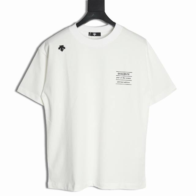 descente 迪桑特 25Ss 胸前字母Logo印花短袖T恤 面料采用260G纯棉双纱紧密棉面料 对照原版做丝滑超柔处理 亲肤舒适透气 布面肌理股线清晰明显