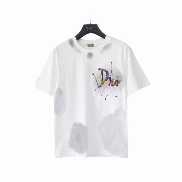 实拍细节图+尺码表 Dior 迪奥 24Ss设计师款涂鸦印花圆领短袖半袖T恤 工艺：涂鸦印花设计 面料：240克高支高密双股双纱面料 颜色：黑色 白色 尺码：S