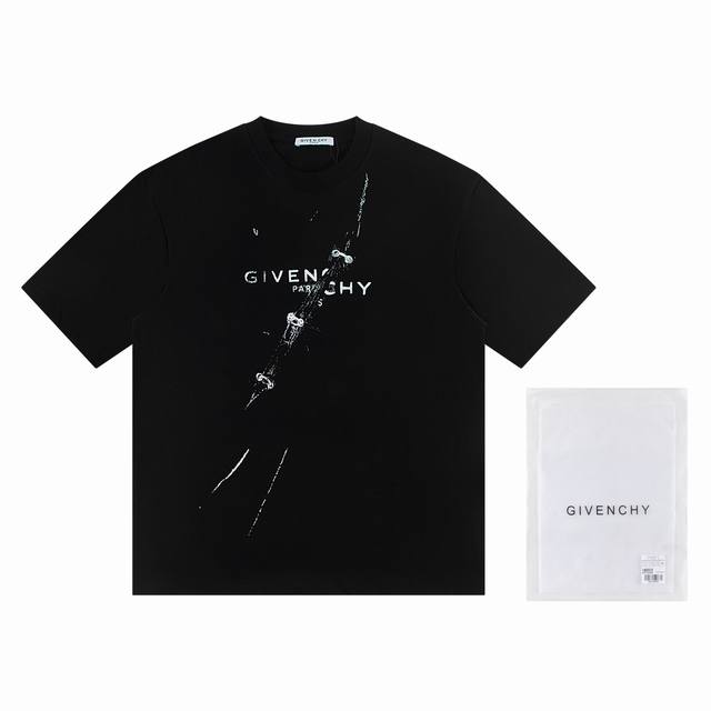 高版本Givenchy 纪梵希 错位字母印花短袖T恤，采用32支 G双纱纯棉面料 舒适透气 程度刚刚好 领口同缸1X1螺纹、无色差、定位裁剪、Oversize宽