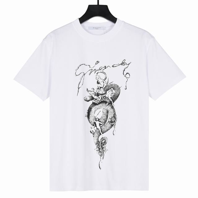 givenchy纪梵希 2025春夏新品蛇年限定印花短袖T恤 面料采用260克重双纱精梳棉，定制32支1*1螺纹，成衣两遍水洗处理，面料舒适亲肤无异感，定制定染