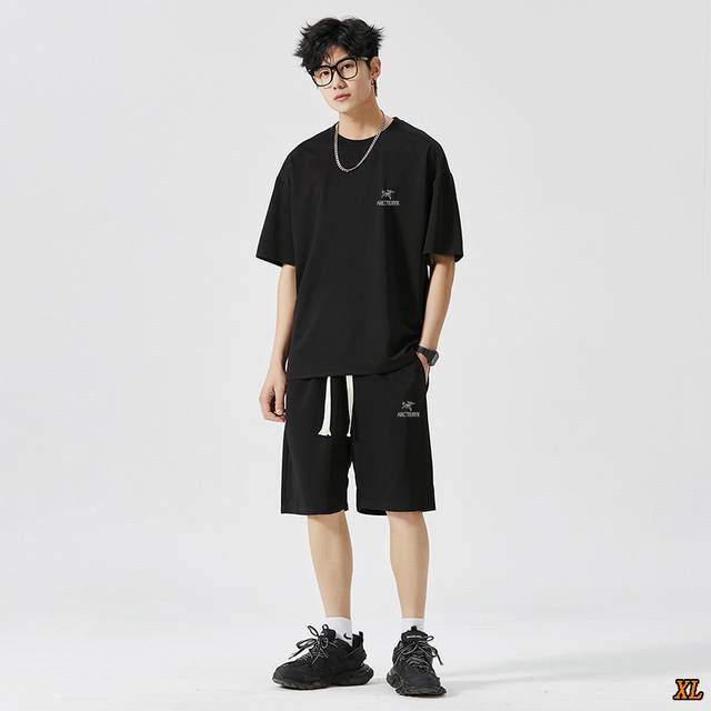 arc’Teryx始祖鸟 独家实拍上新夏季高品质冰丝速干纯色T恤薄款跑步运动短袖短裤篮球服休闲套装，本季主打，货源充足，放心主推，高端品质，经典设计，做工出色，