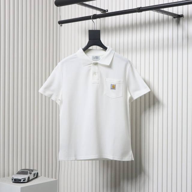 carhartt 卡哈特 经典口袋徽标Polo短袖采用260克 珠地空气层 比普通针织布更透气、干爽及更耐洗。经典无需多言，看似简单的Polo衫其实是最百搭 版