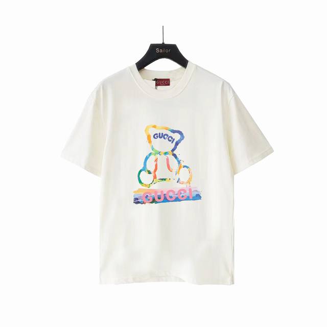 实拍细节图+尺码表 Gucci 古驰 炫彩小熊字母Logo印花短袖 面料：规格采用实打实260 %纯棉 针织内的兰博基尼，定织定染！属于高敏感特殊色 我们对面料