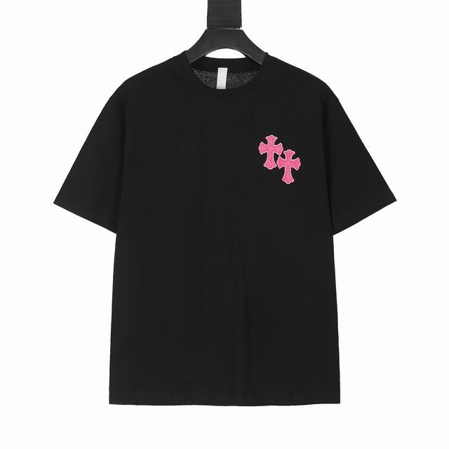 高版本Chrome Hearts克罗心 粉色贴皮刺绣马蹄小铁标短袖！前后重工刺绣设计，十字架全部定制开模，一个个缝制上去的 相当费时费力。激光定位刺绣 每一件都