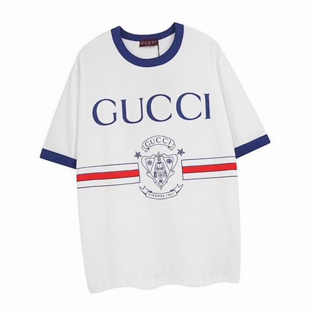 古驰 Gucci 夏季新款 1921行李员徽章印花撞色拼接圆领短袖T恤，定制Yb进口全棉材质 透气舒适 领口袖口饰以撞色螺纹包边细节处理 增添造型层次感 胸前横