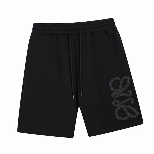 罗意威 Loewe 夏季新款 皮标Logo休闲短裤，手感非常细腻. 上身舒适，纯棉外抽绳腰头，腰头抽绳五金Logo定制做法，细节处理非常到位。高端质感版型极佳