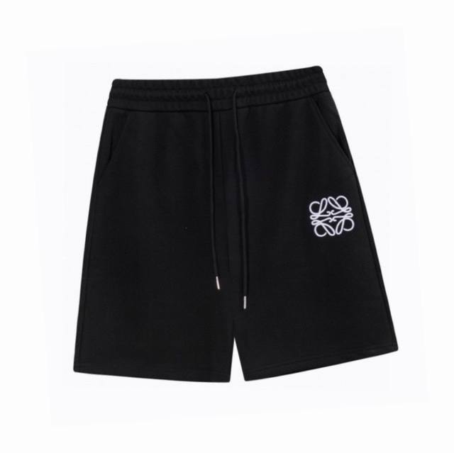 罗意威 Loewe 夏季新款 经典小标刺绣休闲短裤，采用高级质量360G面料，手感非常细腻. 上身舒适，纯棉外抽绳腰头，腰头抽绳五金Logo定制做法，细节处理非