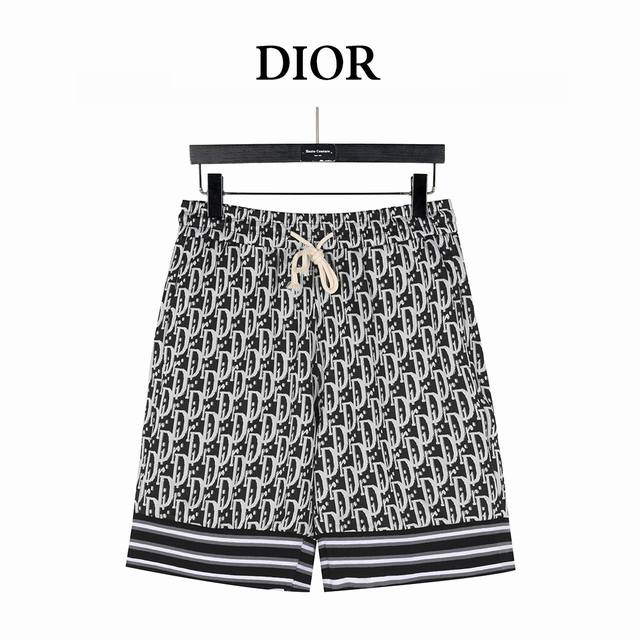 dior 迪奥 25Ss 老花满印Logo拼接短裤 25年最新款满印Logo短裤！毋庸置疑的街头热门单品， 经典的元素更是品牌的时髦代表，夏天来临之际怎么能少的