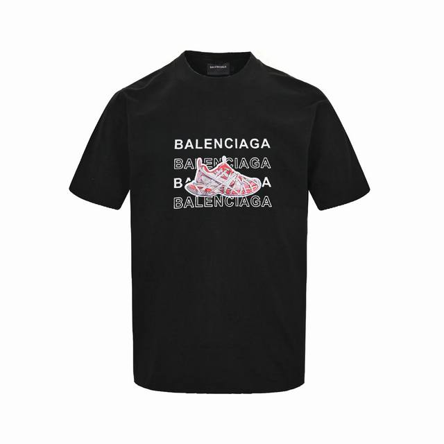 balenciaga 巴黎世家 25Ss 镂空硅胶字母球鞋短袖T恤 款T恤采用了定制面料，克重达到290克，材质为 %双纱棉，确保了衣物的舒适度和耐用性。设计上