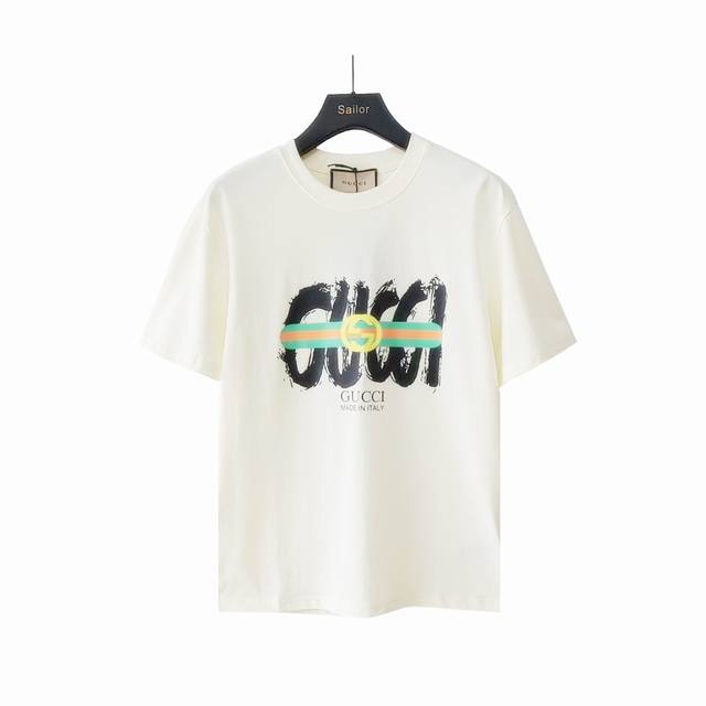 实拍细节图 +尺码表 Gucci 古驰 24Ss腰带涂鸦印花圆领T恤 选用客供定制针织 %纯棉面打造,面料手感细腻，厚实有质感的纯棉布 高密度的机织工艺，如棉絮