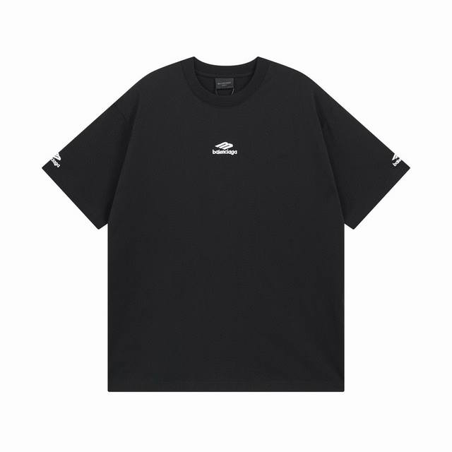 高版本Balenciaga 巴黎世家 刺绣字母小标短袖T恤，胸前手臂均刺绣，采用田岛机重工刺绣10W+针 精细绣花无毛边杂线 非常紧密 凹凸质感明显 定织定染
