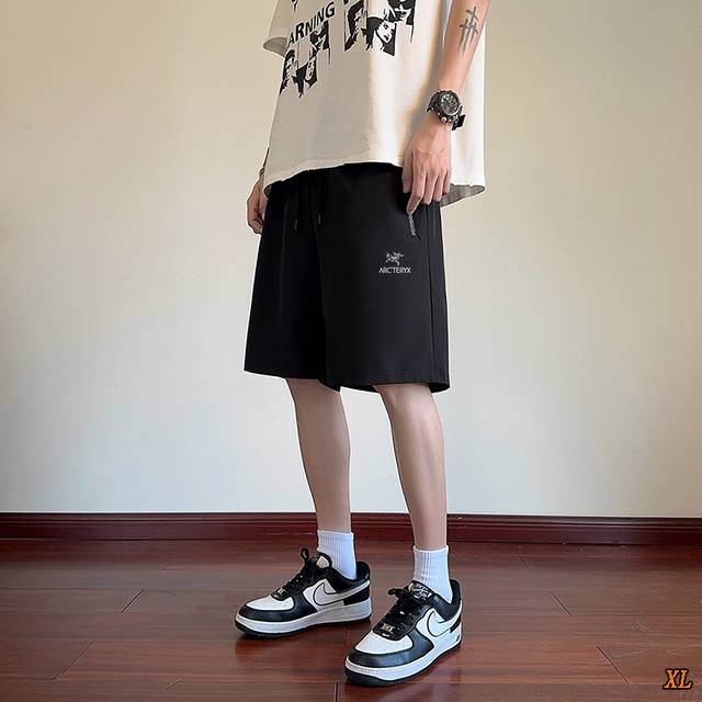 arc’Teryx始祖鸟 独家实拍上新夏季高品质速干短裤薄款速干外穿冰丝五分运动休闲宽松沙滩中裤，本季主打，货源充足，放心主推，高端品质，经典设计，做工出色，经