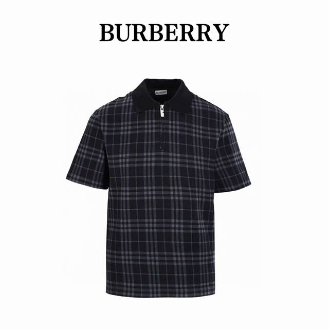 burberry巴宝莉Bbr 蓝格纹弹力混纺短袖Polo衫 选用三重黄金比例棉质混纺面料制成，棉纤维具有天然亲肤、柔软、吸水性强等特点。其结构特性保留了面料的透