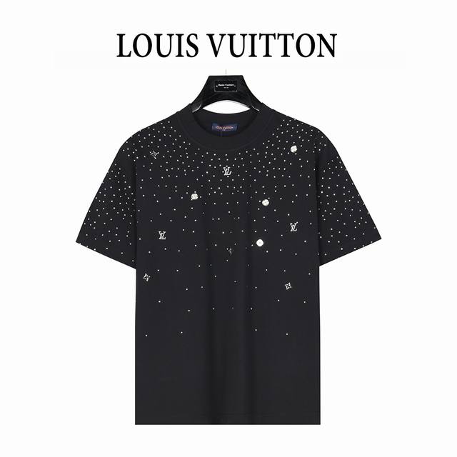 louis Vuitton 路易威登 25Ss 铆钉Logo满天星烫钻短袖T恤 奢华暗黑高街，哈雷摇滚朋克精神， 各种机械风的铆钉组合，搭配满身烫钻工艺，全手工