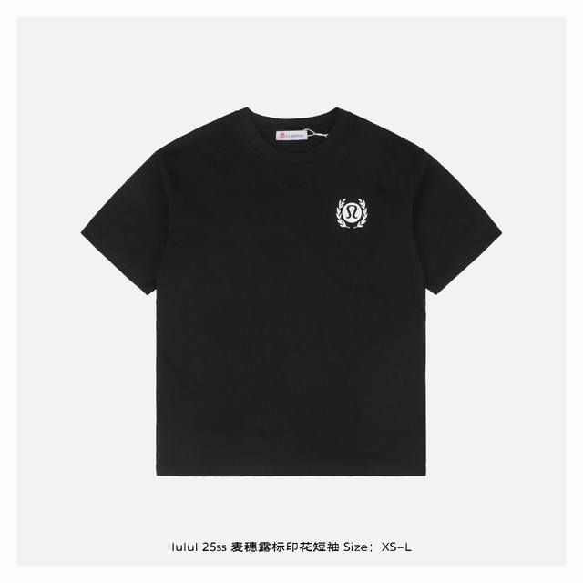 lululemon 露露 25Ss 麦穗露标印花短袖 面料采用260克双纱重精梳棉，同缸定染特种加粗32支双股1*1螺纹，双针车线跨缝工艺，成衣两遍水洗处理，面