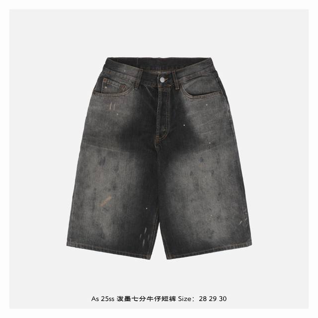 acne Studios 25Ss 泼墨七分牛仔短裤 这款牛仔的洗水颜色绝对是众多牛仔裤里独一无二的颜色存在，它有着棕+灰+烟灰三种 色调组成，减去了以往过于浮