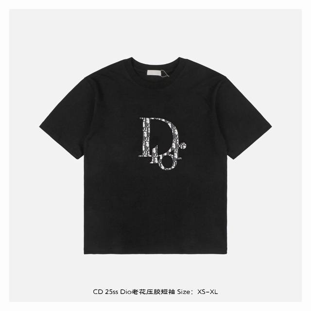 dior 迪奥 25Ss Dio老花压胶短袖 面料采用230克重精梳棉，定制32支1*1螺纹，成衣两遍水洗处理，面料舒适亲肤无异感，定制定染面料，纺织密度高，垂