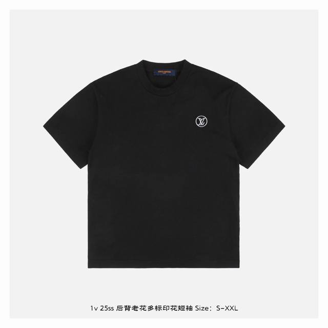 lv 25Ss 后背老花多标印花短袖 面料采用230克重精梳棉，定制32支1*1螺纹，成衣两遍水洗处理，面料舒适亲肤无异感，定制定染面料，纺织密度高，垂感佳，不