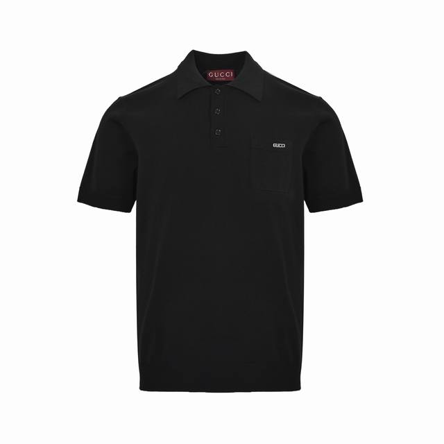 gucci 古驰 25Ss 口袋字母嵌花针织Polo短袖 上衣的胸袋缀饰精美的Gucci嵌花，Polo领和罗纹滚边令整款设计更具魅力。精细针织工艺让整体上身舒适