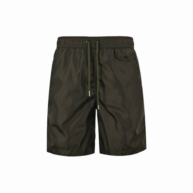 moncler 蒙口 经典口袋徽标梭织短裤 后袋徽标运动短裤 面料采用速干尼龙材质，透气轻盈，柔软舒适，全套原版定制五金辅料，细节拉满，市场上顶配版本。宽松版型