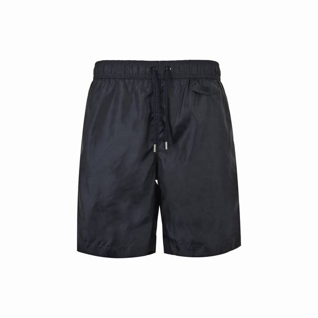 moncler 蒙口 经典口袋徽标梭织短裤 后袋徽标运动短裤 面料采用速干尼龙材质，透气轻盈，柔软舒适，全套原版定制五金辅料，细节拉满，市场上顶配版本。宽松版型