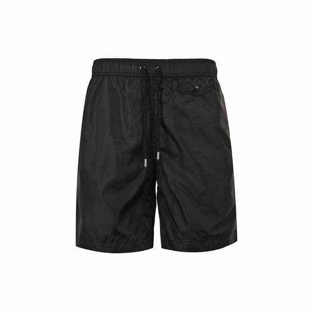 moncler 蒙口 经典口袋徽标梭织短裤 后袋徽标运动短裤 面料采用速干尼龙材质，透气轻盈，柔软舒适，全套原版定制五金辅料，细节拉满，市场上顶配版本。宽松版型