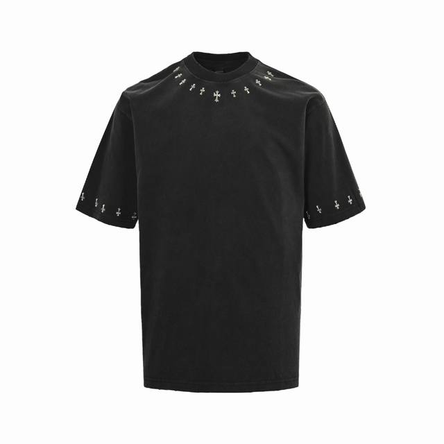 chrome Hearts 克罗心 25Ss 五金十字架水洗短袖 采用32支双纱 260克重面料 进口针织针梳棉进行制作，厚度适中，有垂感又有轮廓型，上身就是一
