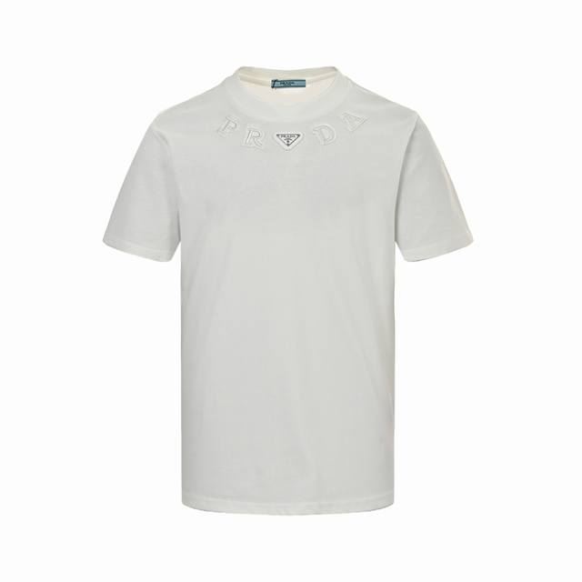 prada 普拉达 25Ss 领口字母刺绣三角标短袖 面料采用高克重300G重精梳棉，定制1:1螺纹，面料舒适亲肤无异感， 定染面料，纺织密度高，垂感佳，不易变
