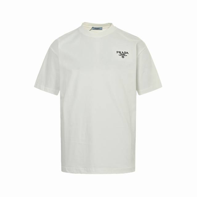 prada 普拉达 25Ss 胸口小Logo贴布刺绣短袖 面料采用高克重260G重精梳棉，定制1:1螺纹，面料舒适亲肤无异感， 制定染面料，纺织密度高，垂感佳，