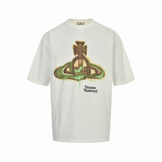 vivienne Westwood 西太后 25Ss 土星字母涂鸦印花短袖 品牌Logo重工艺设计高端定制丝光云朵棉面料.手感柔软.穿着舒适.级别精致车线.做工