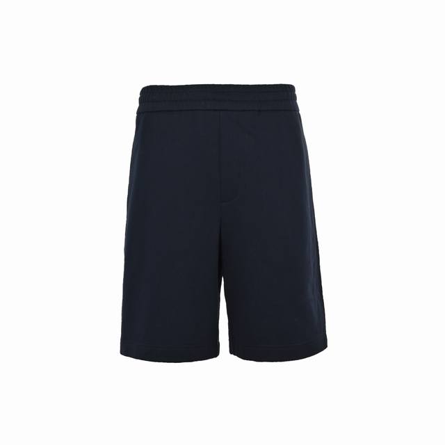 burberry 巴宝莉 25Ss 后袋贴布绣战马棉质短裤 选用翻面绒棉质面料，贴身面经过拉绒处理，呈现细腻柔软的短绒毛层，如天鹅绒般顺滑，减少对皮肤的摩擦，提