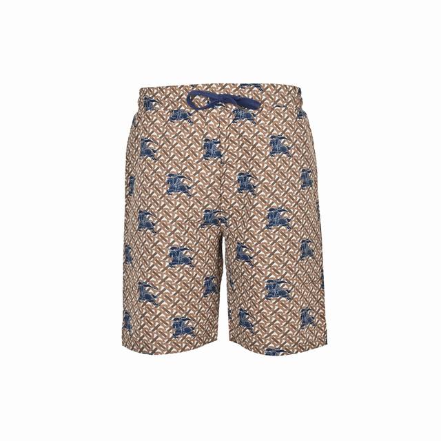 burberry 巴宝莉 25Ss 满印战马短裤 全新美学灵感趣味设计,渠道性质精品。让整体造型设计更加优雅时尚，今夏最火系列，无数明星潮人追捧。裁剪工艺细节处