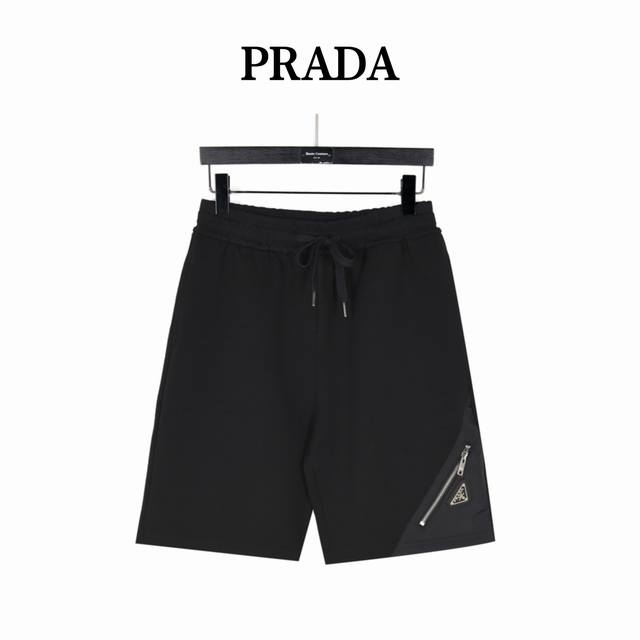 prada 普拉达 25Ss 太空棉下摆斜三角口袋拉链短裤 时尚型裁设计 兼具个性 简约不简单，内里工整严密,手感柔软细腻上身舒适透气撞色缝线醒目时尚 经典的三
