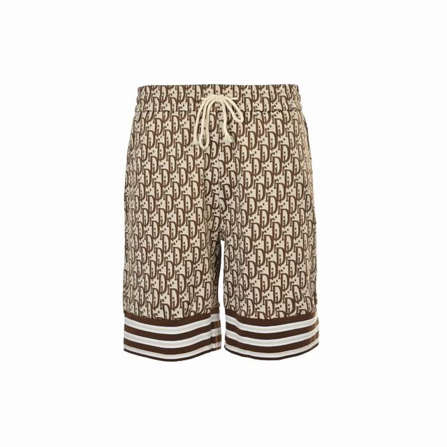 dior 迪奥 25Ss 满印老花提花拼接短裤 25年最新款满印Logo短裤！毋庸置疑的街头热门单品， 经典的元素更是品牌的时髦代表，夏天来临之际怎么能少的了这